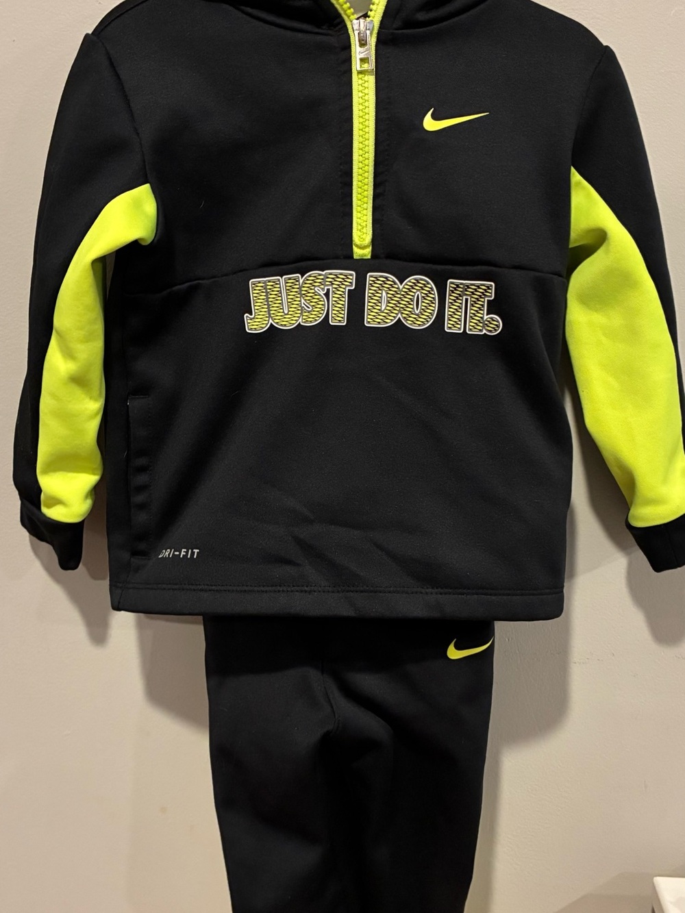 Nike Boys Therma Dri-FIT 2-Piece Tracksuit Set